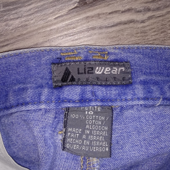 Liz Wear Jean Shorts - Picture 3 of 3